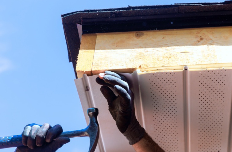 Pre-Winter Roofline Shield: How Soffit and Fascia Protect Your Alberta Home from Ice Dams